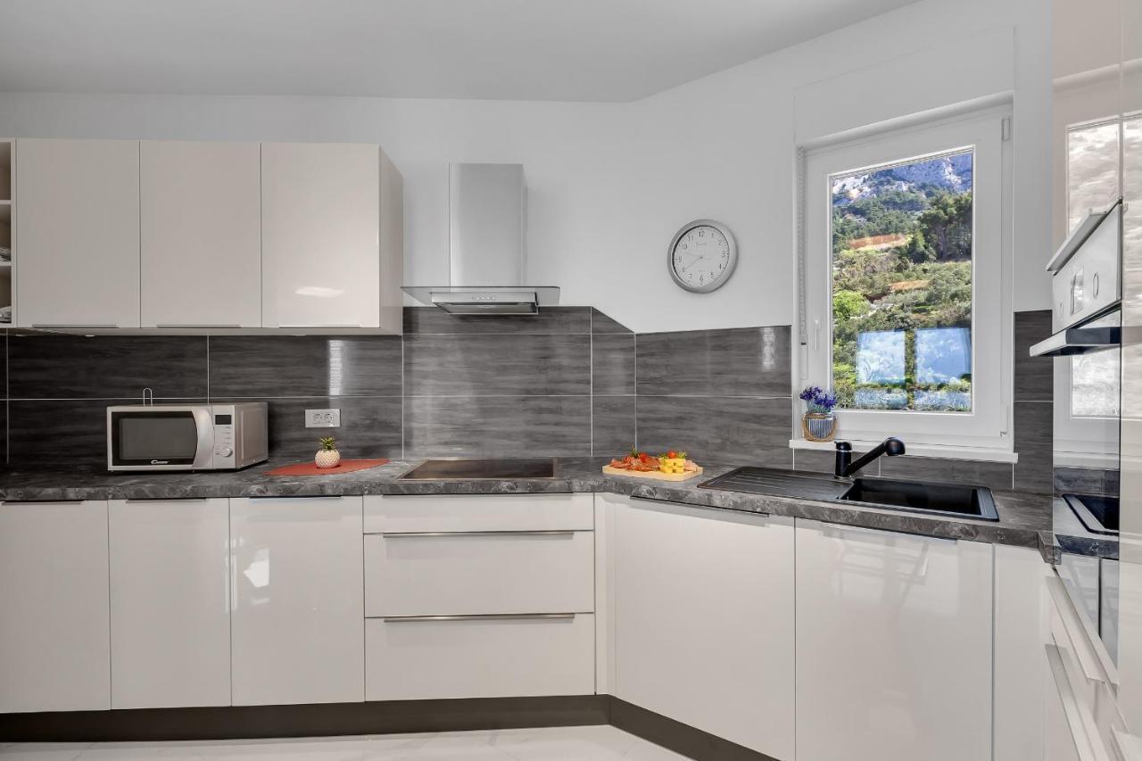 Navis, Sea View Apartment Makarska