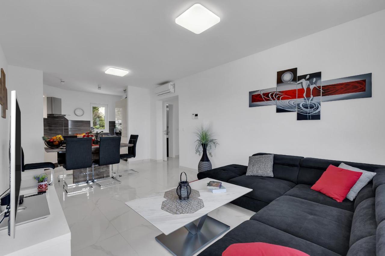 Navis, Sea View Makarska