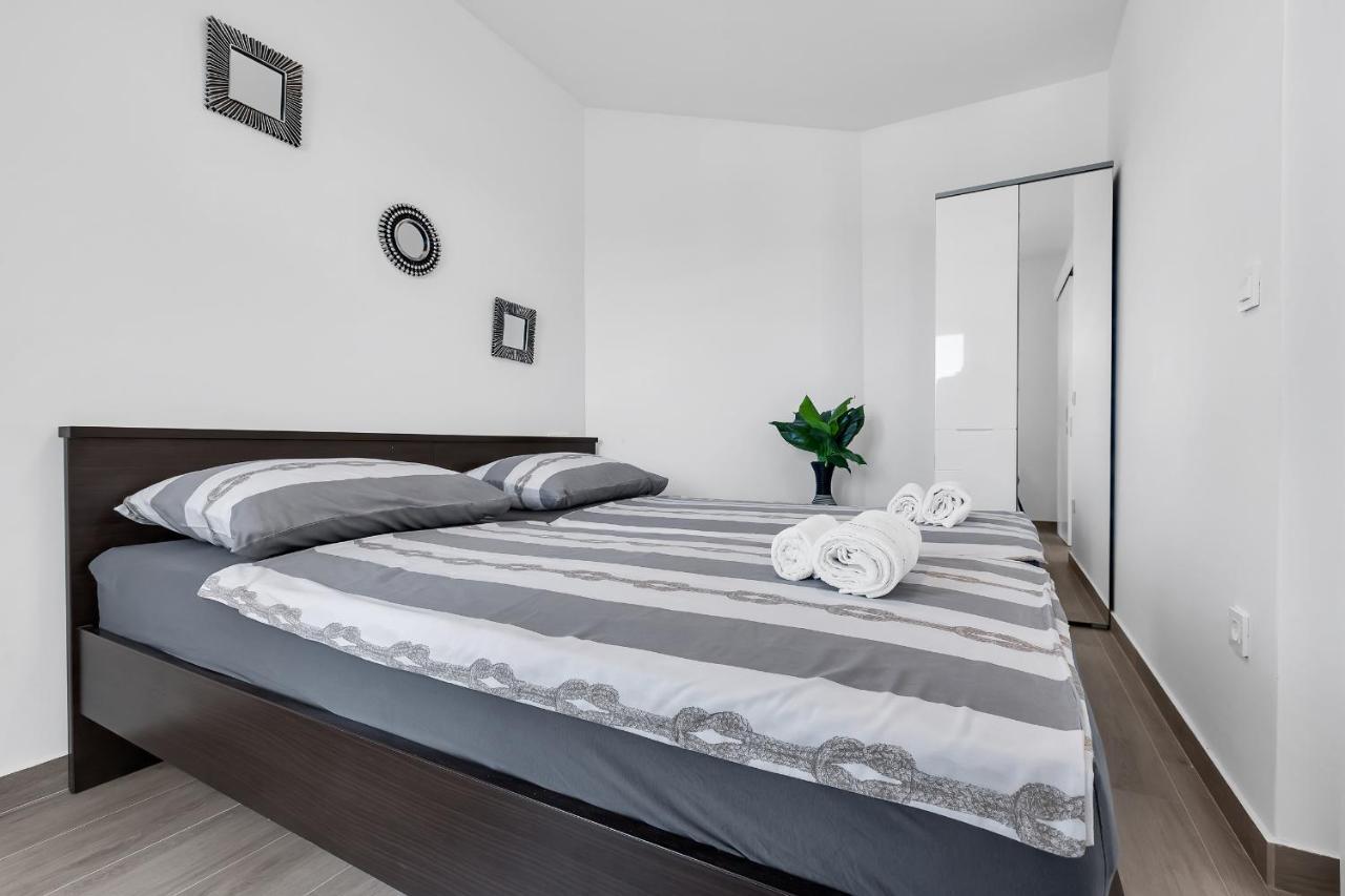 Apartment Navis, Sea View *